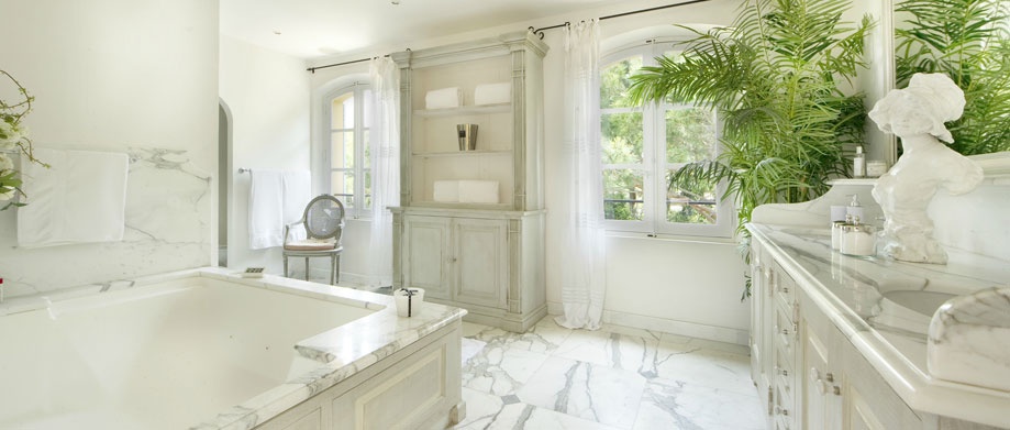 Monica Saint-Tropez - 7